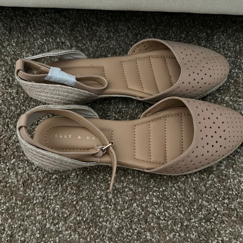 Kelly & Kate Beige Wedge Womens size 9